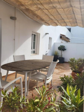 Apartamento en el centro con garaje, terraza, wifi, climatización y piscina, Sanlucar De Barrameda